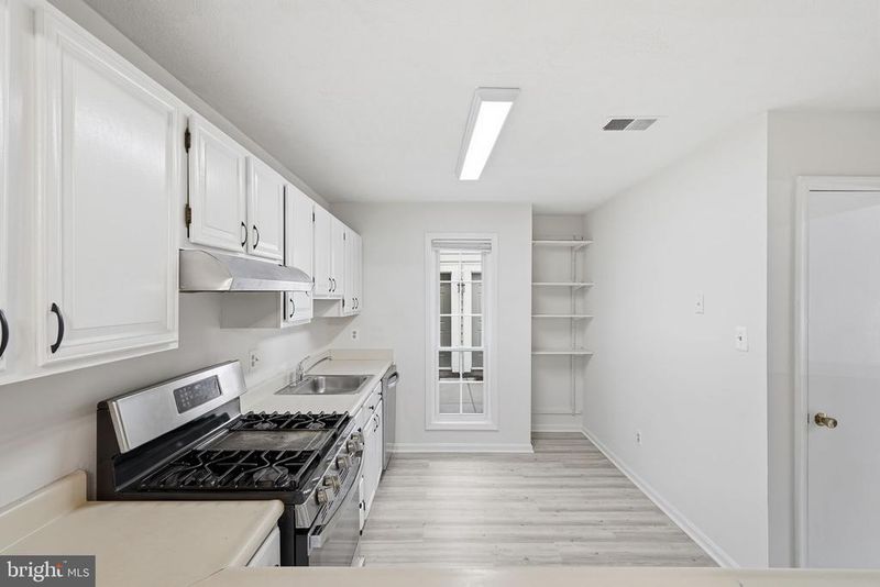10120 Oakton Terrace Rd, Oakton, VA 22124