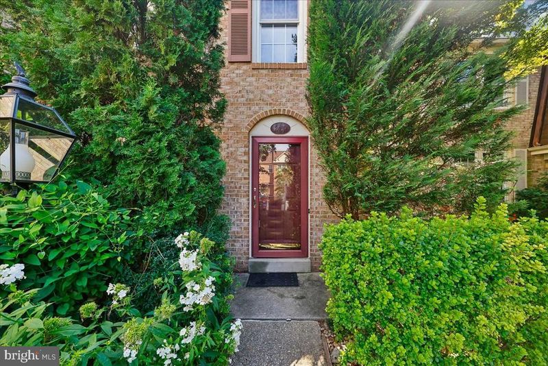 2459 Mccormick Rd, Rockville, MD 20850