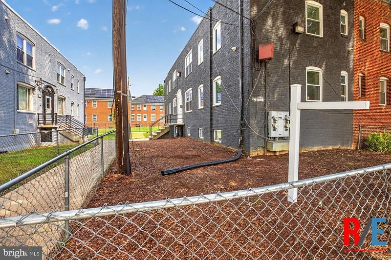 4306 Halley Ter SE #4, Washington, DC 20032