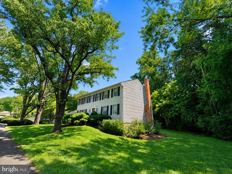 9703 Water Oak Dr, Fairfax, VA 22031