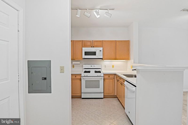 1645 International Dr #306, Mclean, VA 22102