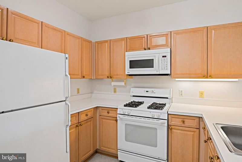 1645 International Dr #306, Mclean, VA 22102