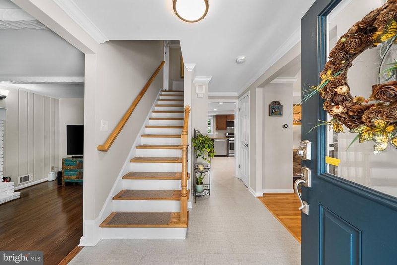 2726 Welcome Dr, Falls Church, VA 22046