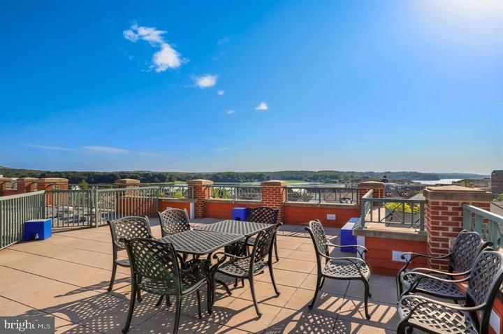 680 Watermans Dr #105, Woodbridge, VA 22191