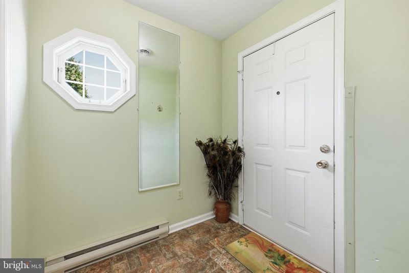 206 Sunhigh Dr, Thurmont, MD 21788