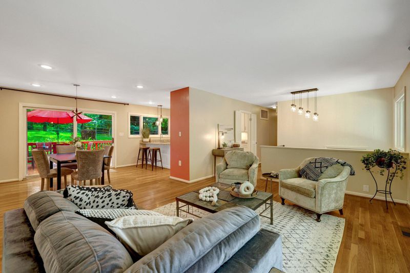 1713 Pine Valley Dr, Vienna, VA 22182