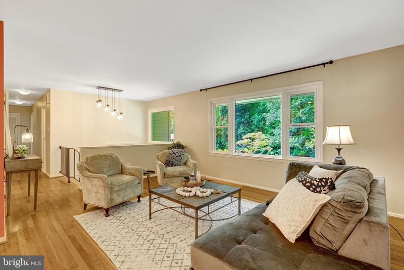 1713 Pine Valley Dr, Vienna, VA 22182
