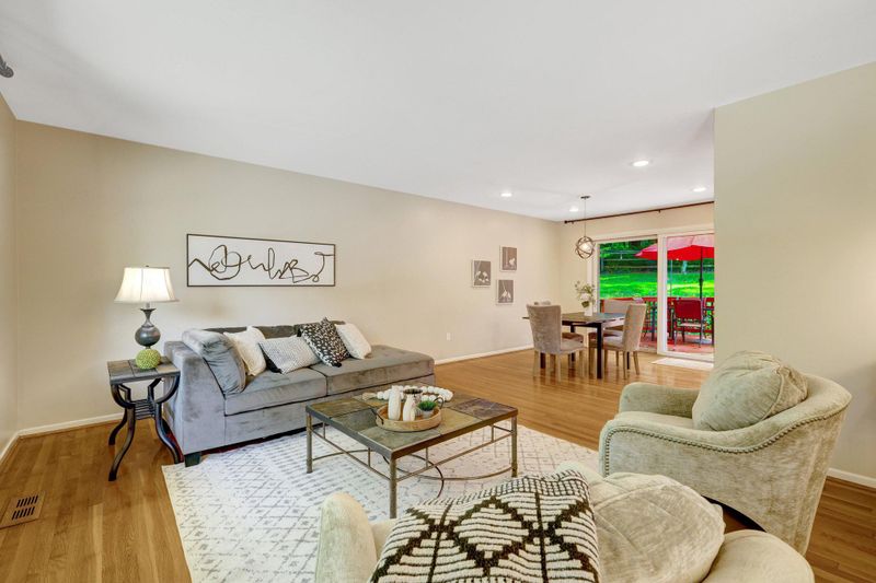 1713 Pine Valley Dr, Vienna, VA 22182