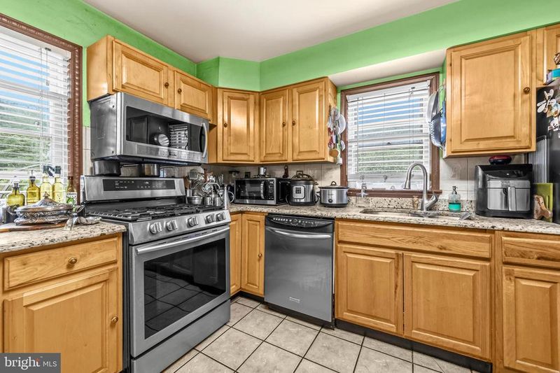 5603 Berwyn Rd, College Park, MD 20740