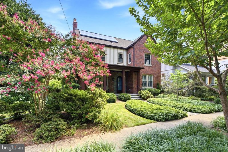 5405 39th St NW, Washington, DC 20015