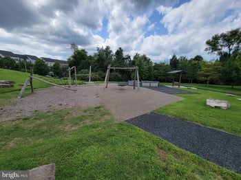 207 Winter Walk Dr, Gaithersburg, MD 20878