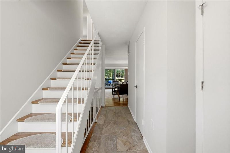 4961 Oriskany Dr, Annandale, VA 22003