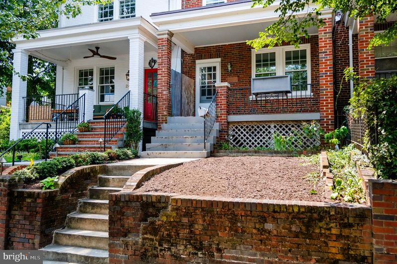 2410 39th St NW, Washington, DC 20007
