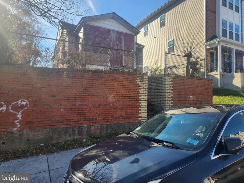 4953 D St SE, Washington, DC 20019