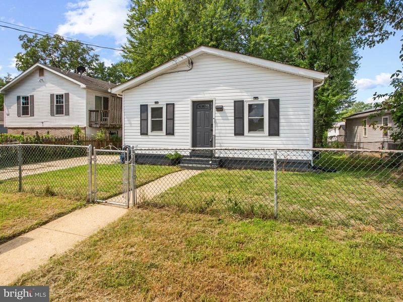 414 Carmody Hills Dr, Capitol Heights, MD 20743