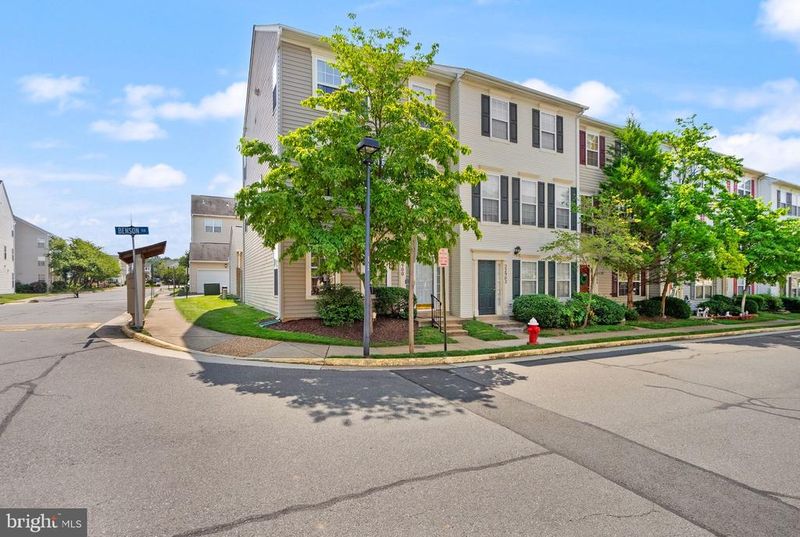 22900 Benson Ter, Sterling, VA 20166