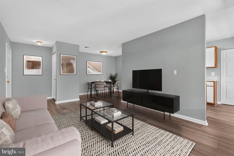8372 Buttress Ln #202, Manassas, VA 20110