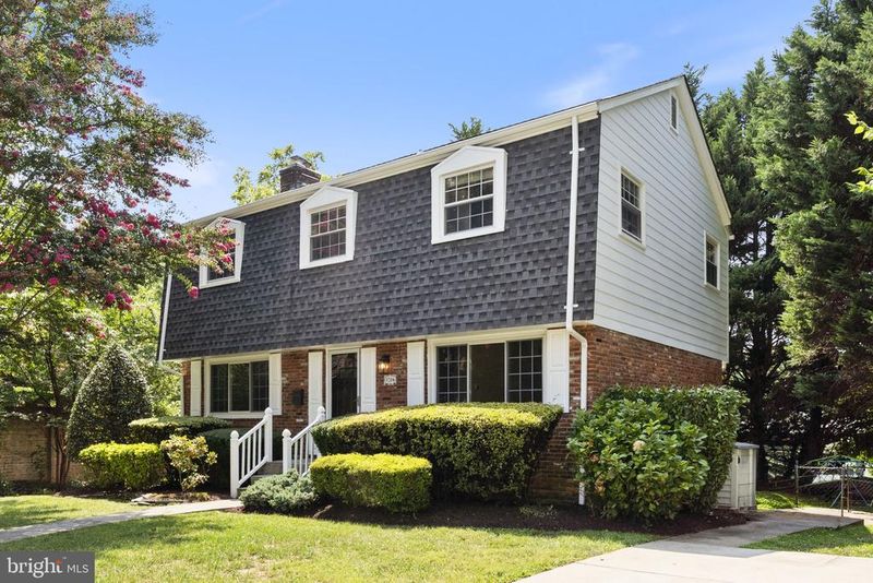 9204 Villa Dr, Bethesda, MD 20817