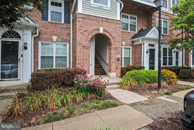6035 Terrapin Pl #303, Alexandria, VA 22310