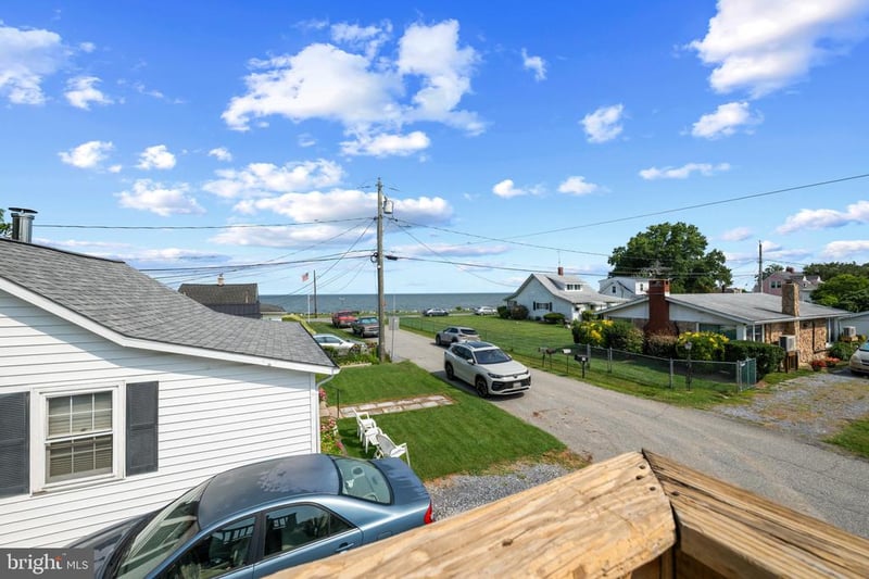 1220 Grove Ave, Shady Side, MD 20764