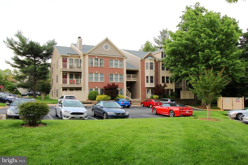 3801 Ridge Knoll Ct #210A, Fairfax, VA 22033