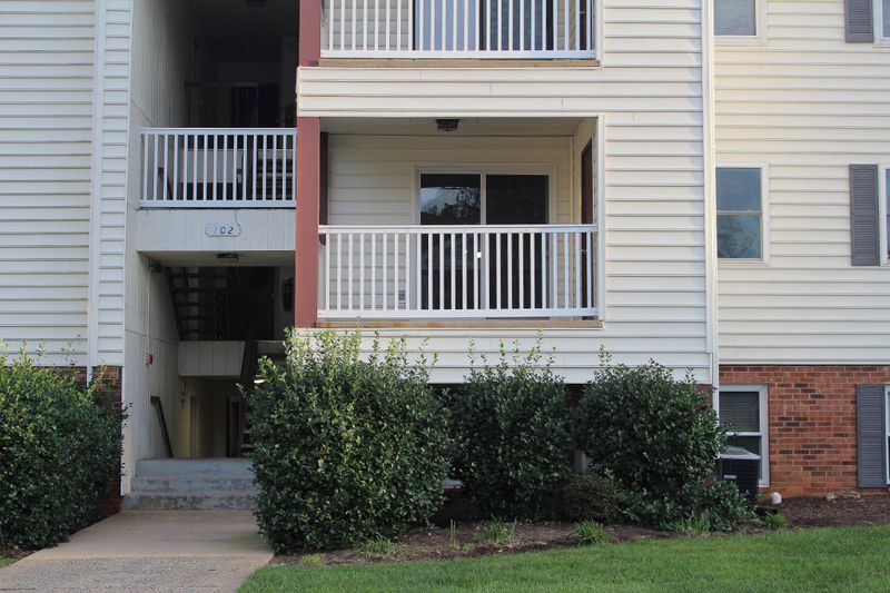 102 Chesterfield Ln #202, Stafford, VA 22556