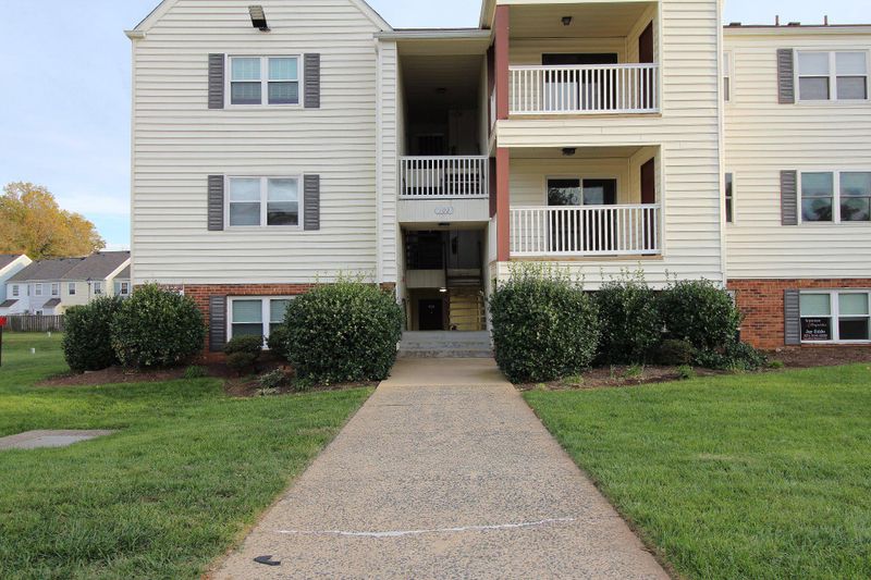 102 Chesterfield Ln #202, Stafford, VA 22556