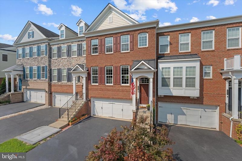 20699 Erskine Ter, Ashburn, VA 20147