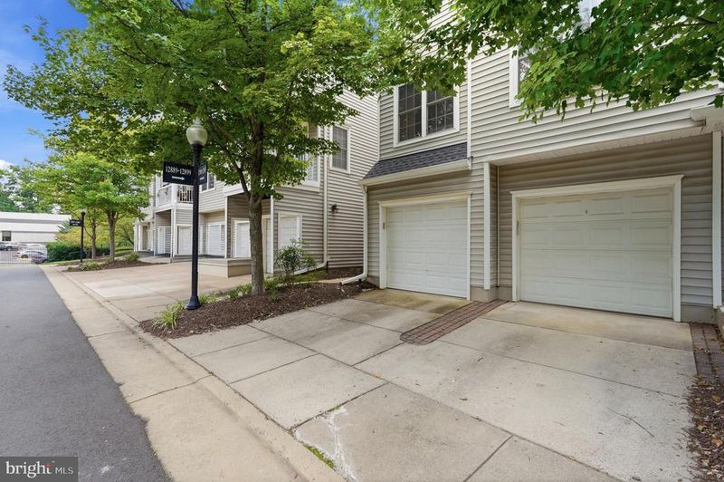 12895 Fair Briar Ln, Fairfax, VA 22033