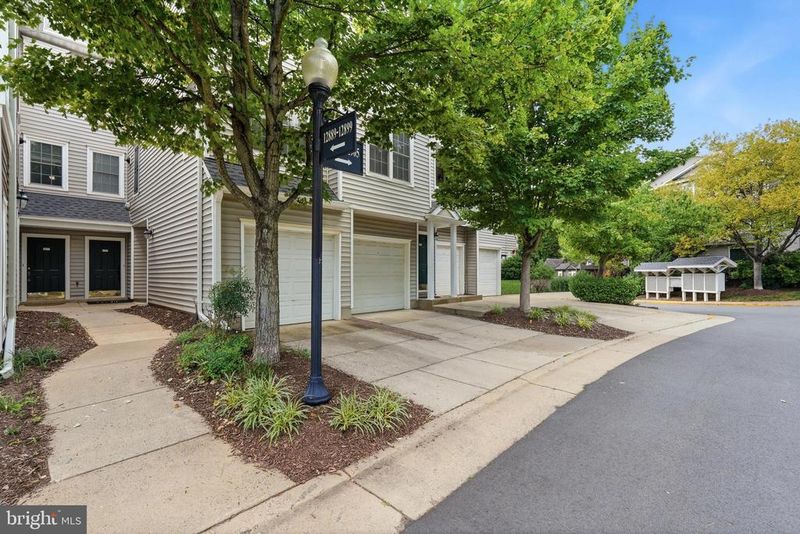 12895 Fair Briar Ln, Fairfax, VA 22033
