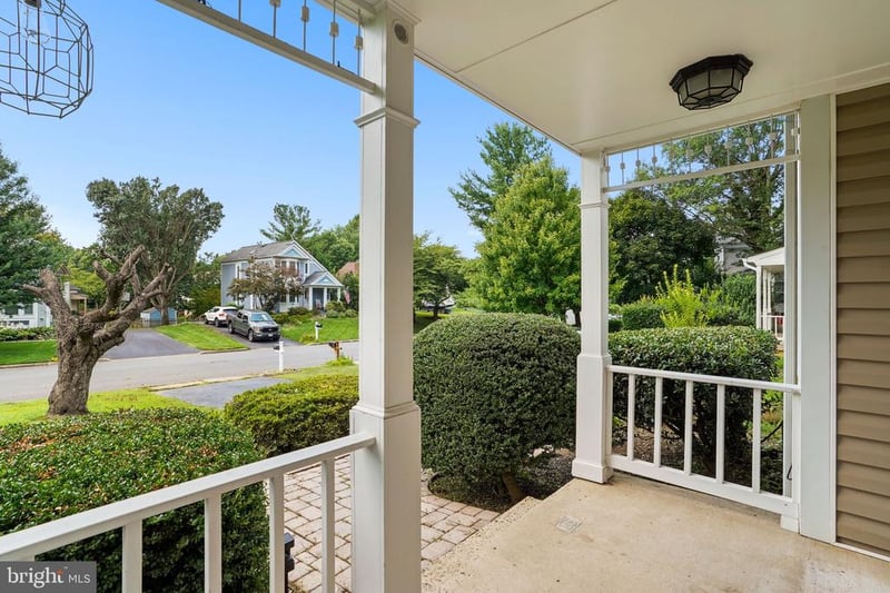 22 Fenton Wood Dr, Sterling, VA 20165