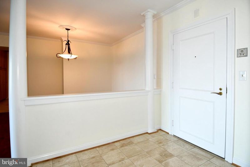 1250 S Washington St #714, Alexandria, VA 22314