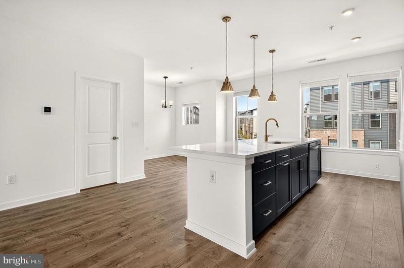 20957 Bluebird Sq, Sterling, VA 20165