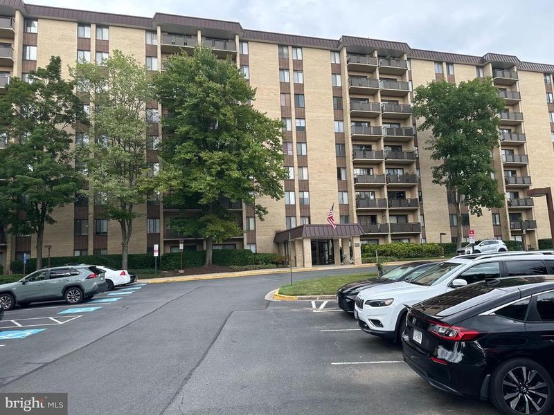 3100 S Manchester St #832, Falls Church, VA 22044