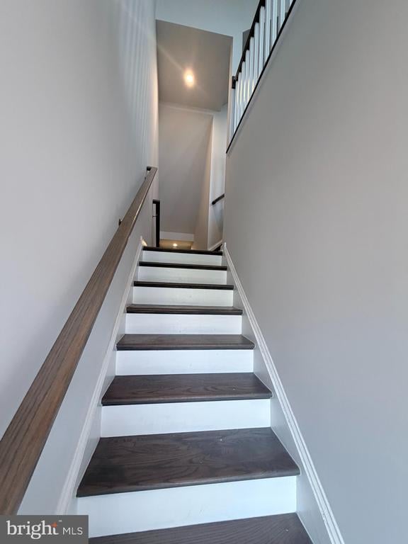 17958 Woods Overlook Dr, Dumfries, VA 22026