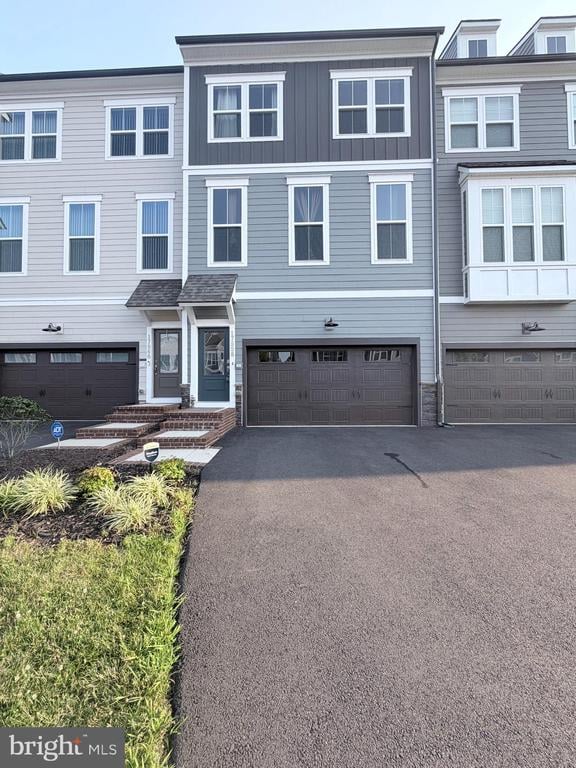 17958 Woods Overlook Dr, Dumfries, VA 22026