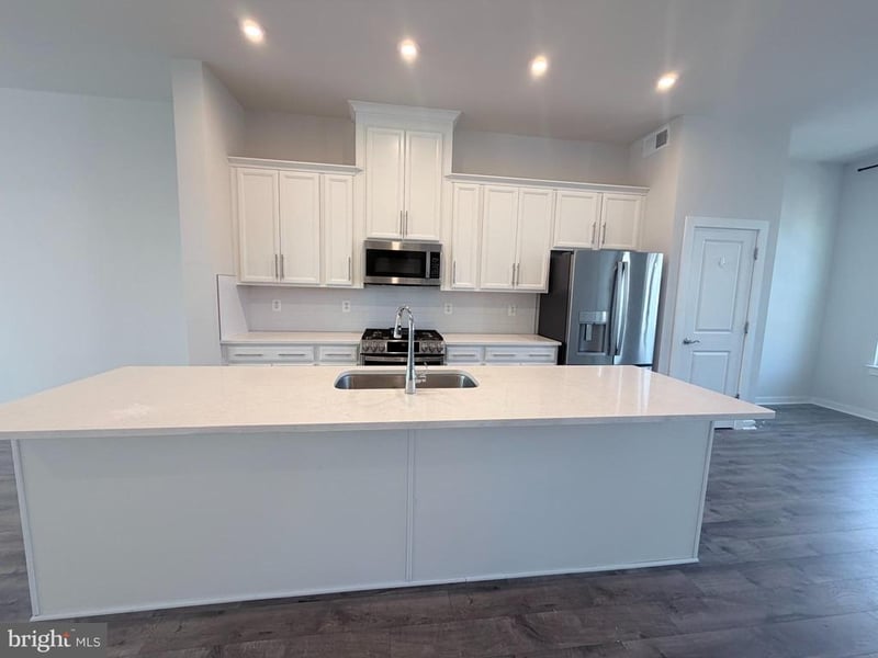 17958 Woods Overlook Dr, Dumfries, VA 22026