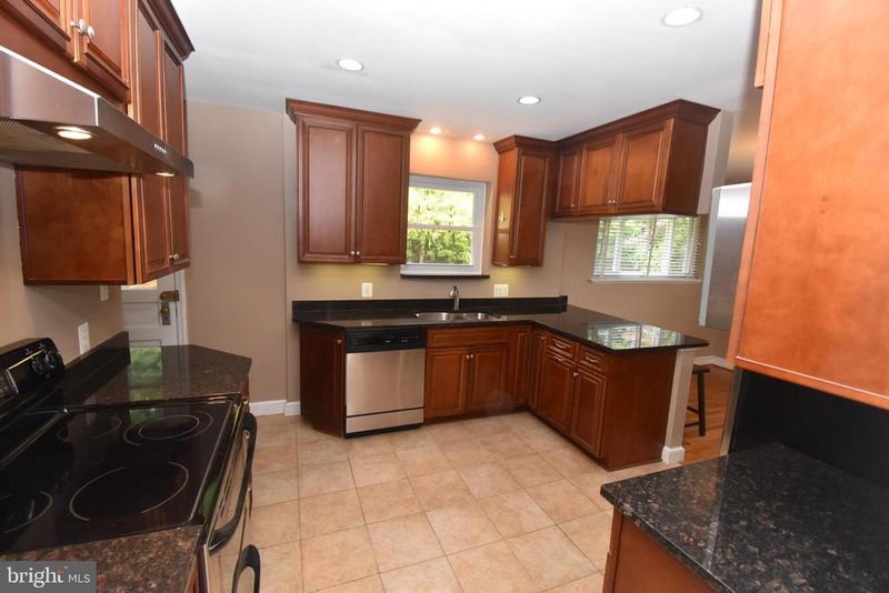 6627 32nd St N, Arlington, VA 22213