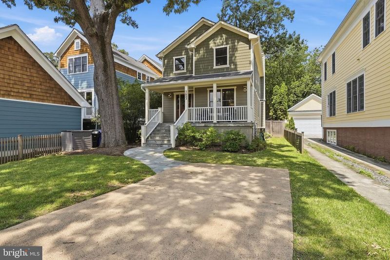 5653 7th St N, Arlington, VA 22205