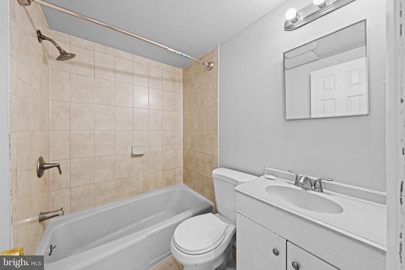 1221 47th Pl NE, Washington, DC 20019