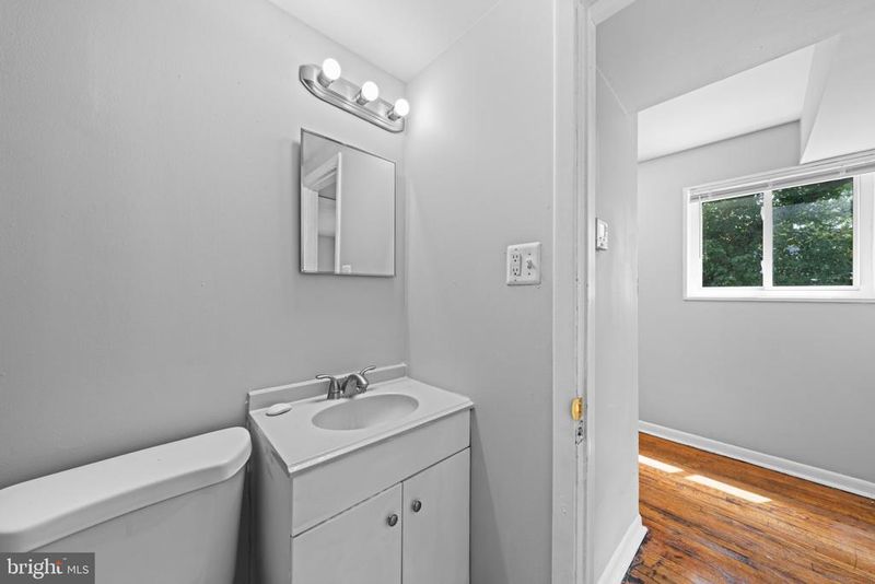1221 47th Pl NE, Washington, DC 20019