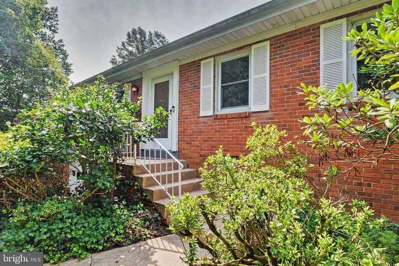 6303 Mallard Ln, Lothian, MD 20711
