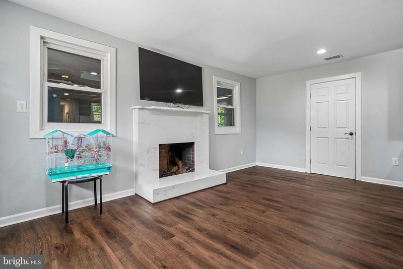 7907 Maplewood Dr, Manassas, VA 20111