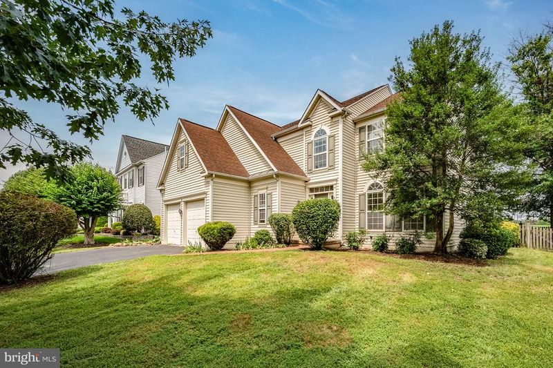 630 Marshall Dr NE, Leesburg, VA 20176