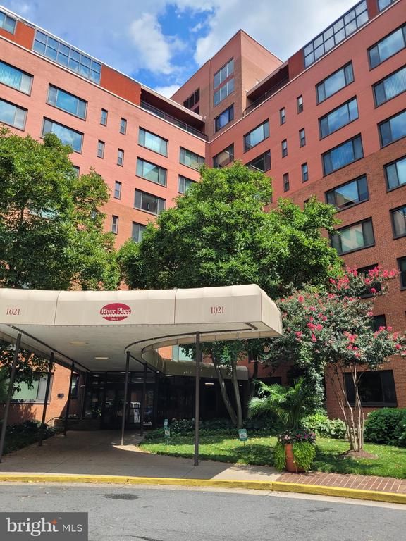 1021 Arlington Blvd #713, Arlington, VA 22209