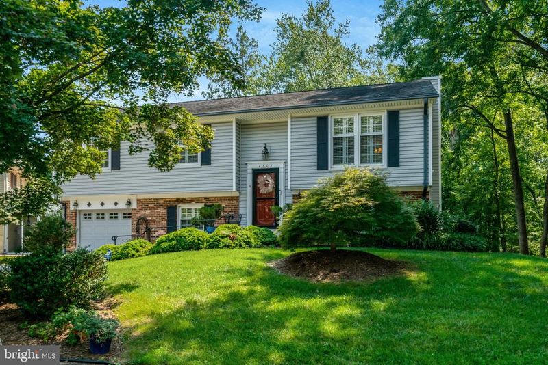 4503 Lantern Pl, Alexandria, VA 22306
