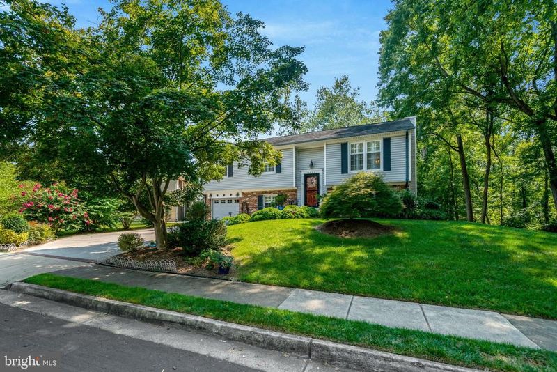 4503 Lantern Pl, Alexandria, VA 22306