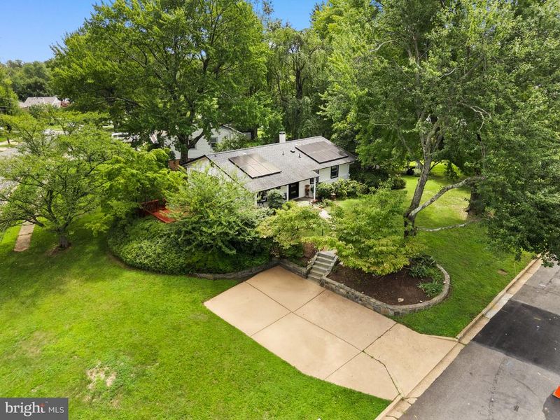 4951 Roslyn Rd, Annandale, VA 22003