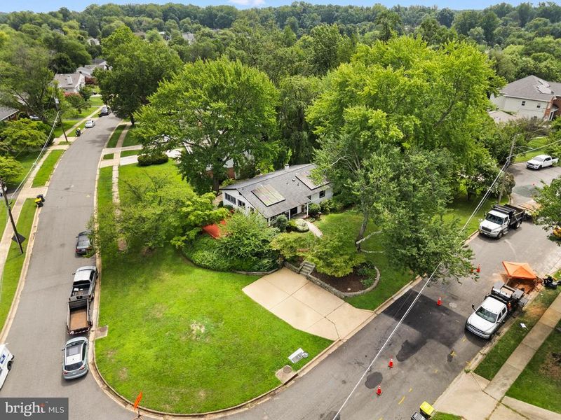 4951 Roslyn Rd, Annandale, VA 22003