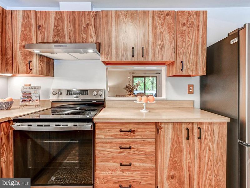 8927 Skyrock Ct, Columbia, MD 21046